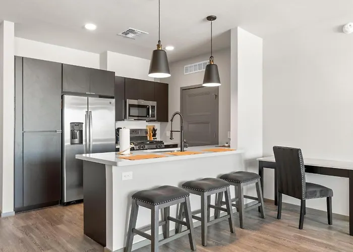 Spacious Westgate Cozysuites By Stadium With Pool 2 Glendale