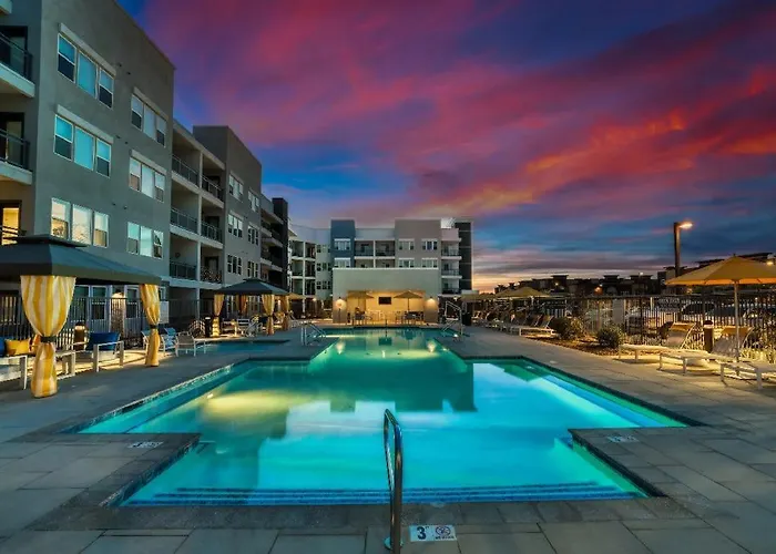 Spacious Westgate Cozysuites By Stadium With Pool 2 Apartment Glendale