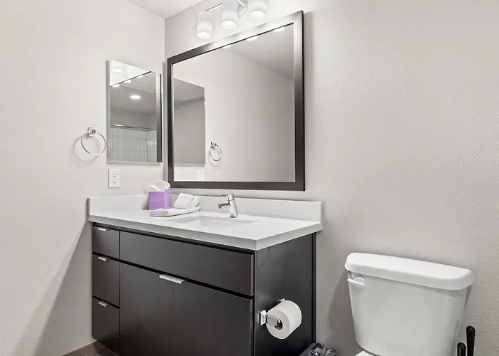 Spacious Westgate Cozysuites By Stadium With Pool 2 Glendale