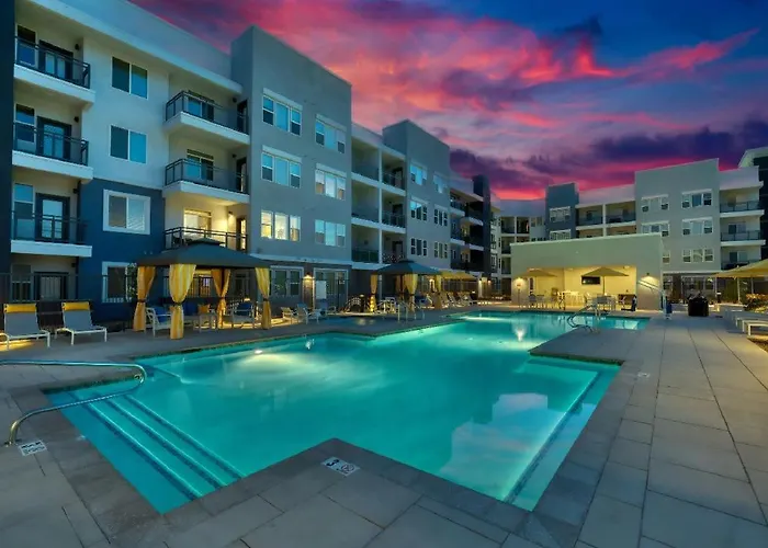 Spacious Westgate Cozysuites By Stadium With Pool 2 Glendale